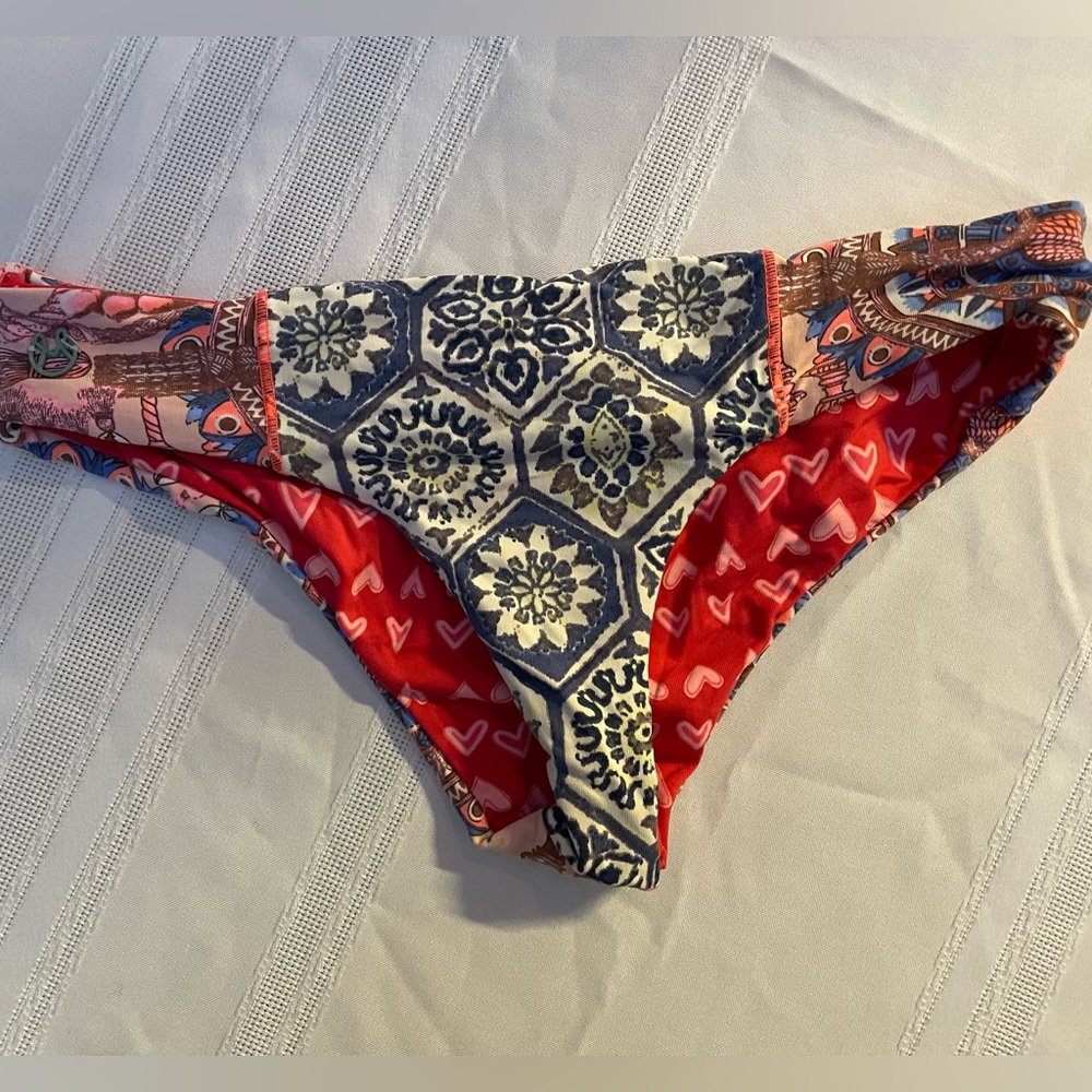 Reversible bikini bottoms